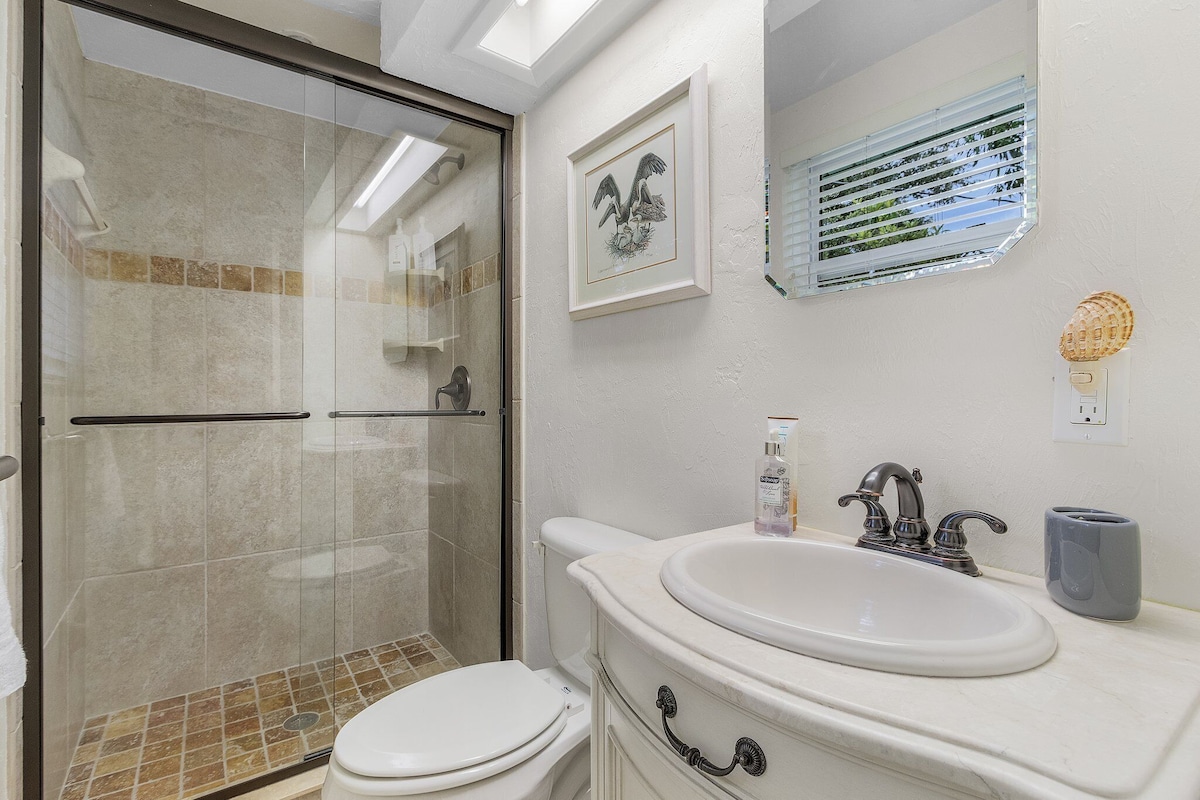 Photo 18 of Spacious 4-bedroom Lake Park house near beaches & downtown. Small Dog Friendly!