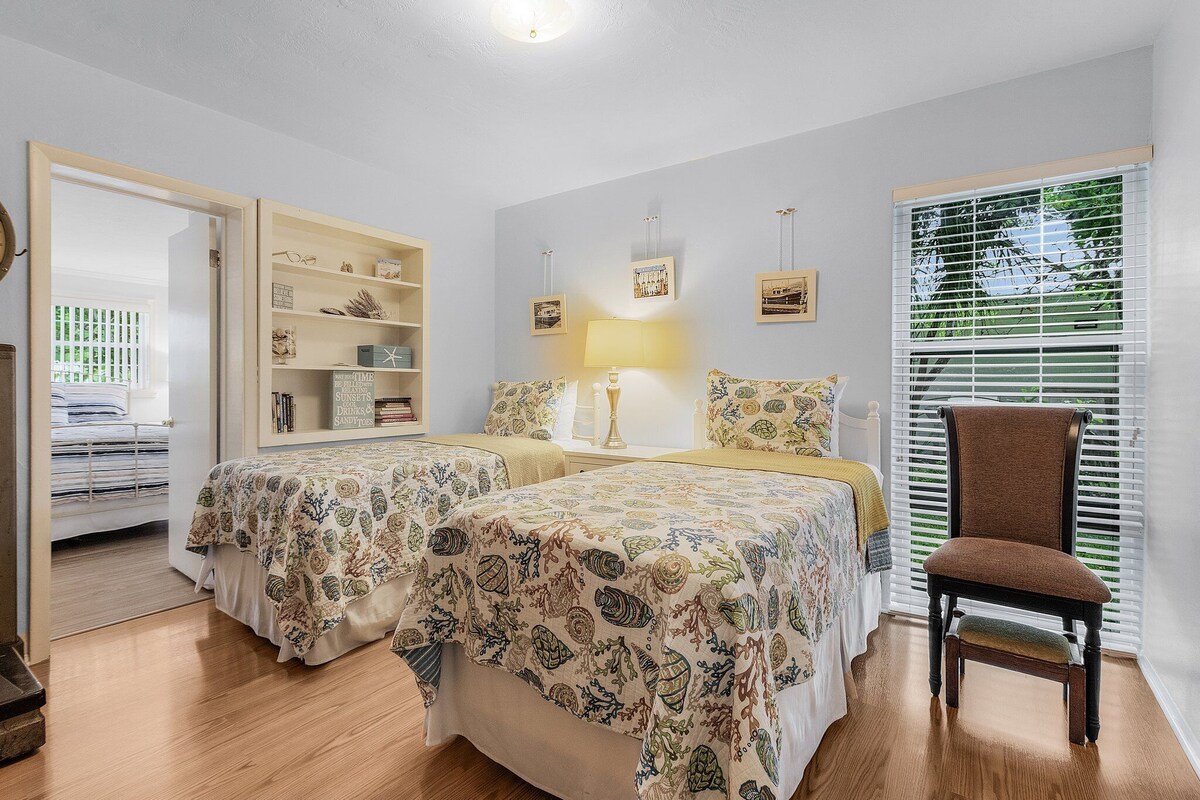 Photo 21 of Spacious 4-bedroom Lake Park house near beaches & downtown. Small Dog Friendly!