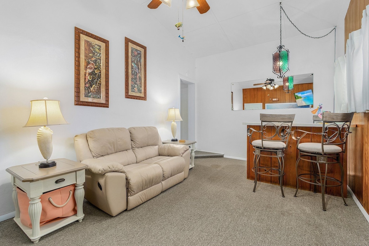 Photo 23 of Spacious 4-bedroom Lake Park house near beaches & downtown. Small Dog Friendly!