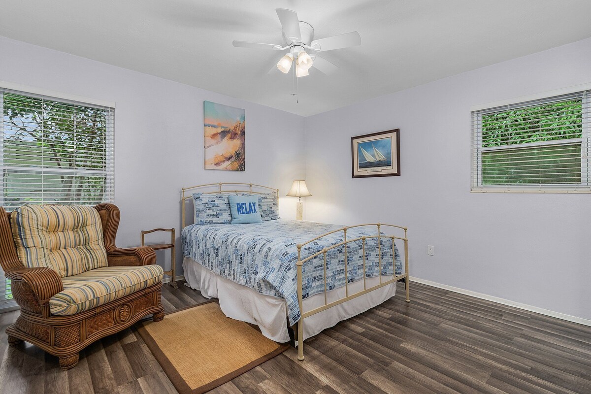 Photo 19 of Spacious 4-bedroom Lake Park house near beaches & downtown. Small Dog Friendly!
