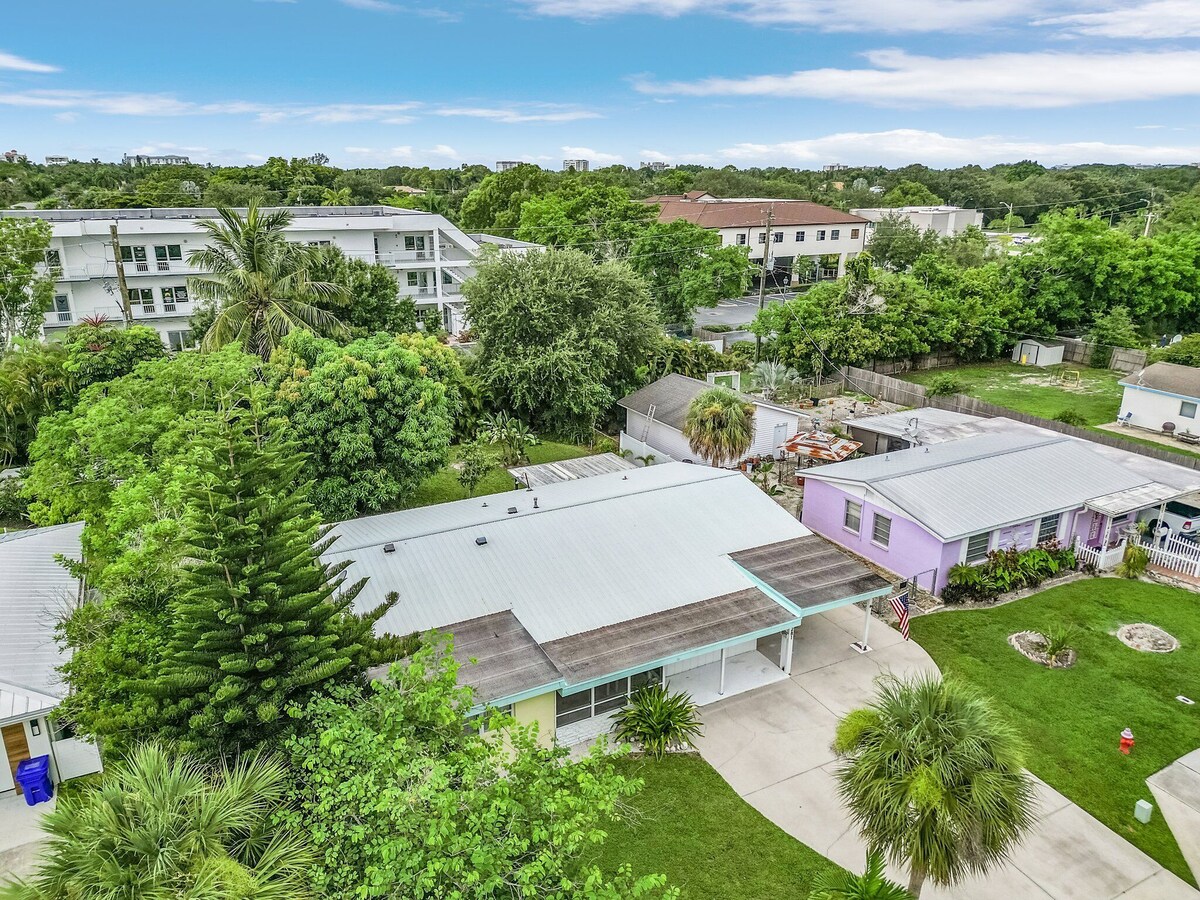 Photo 26 of Spacious 4-bedroom Lake Park house near beaches & downtown. Small Dog Friendly!