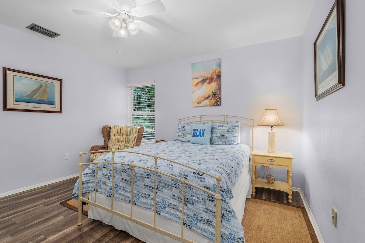 Photo 20 of Spacious 4-bedroom Lake Park house near beaches & downtown. Small Dog Friendly!