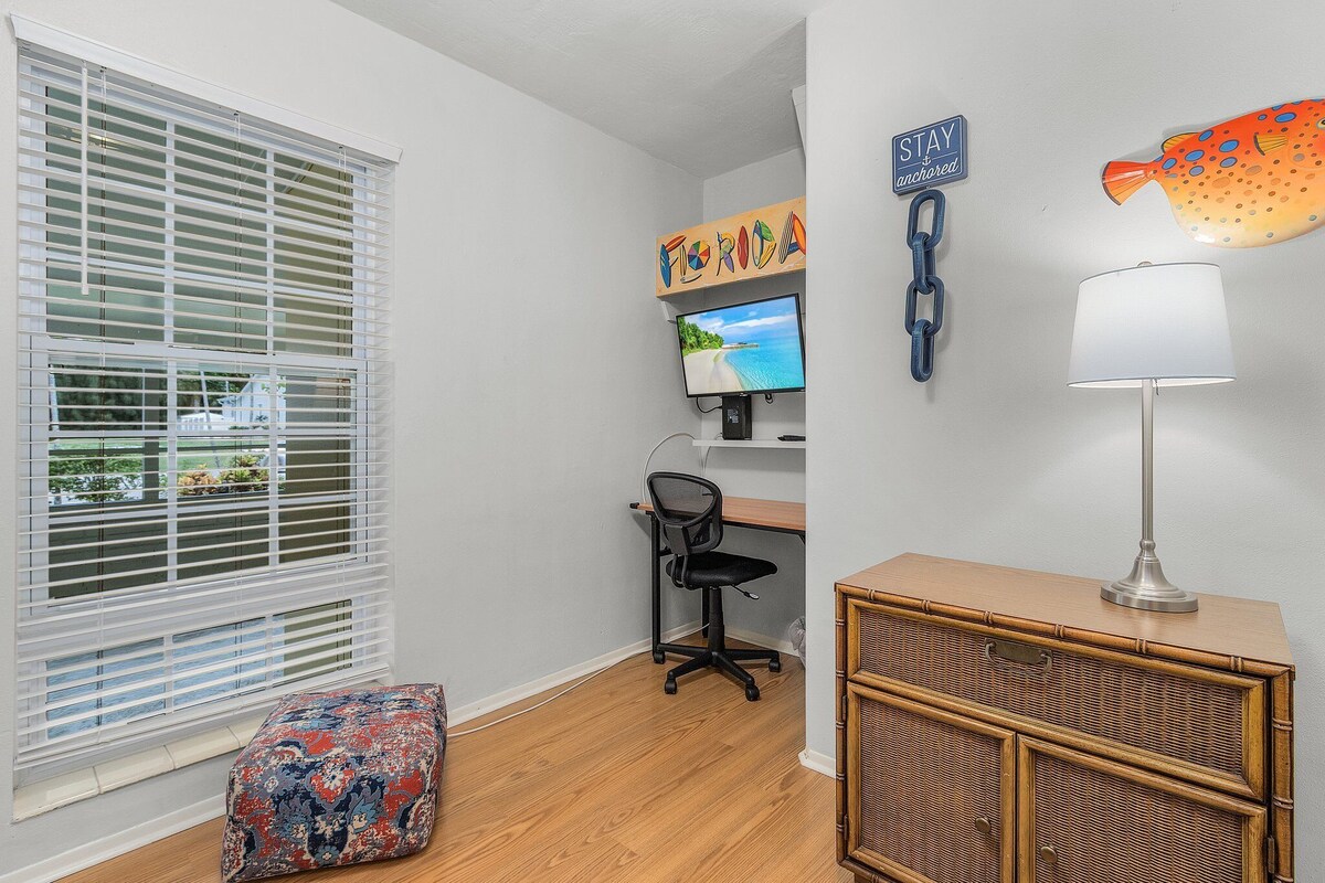 Photo 16 of Spacious 4-bedroom Lake Park house near beaches & downtown. Small Dog Friendly!