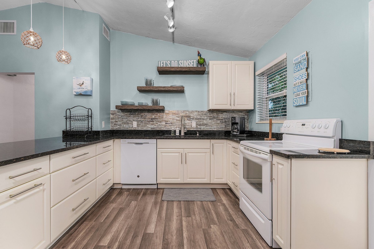 Photo 12 of Spacious 4-bedroom Lake Park house near beaches & downtown. Small Dog Friendly!