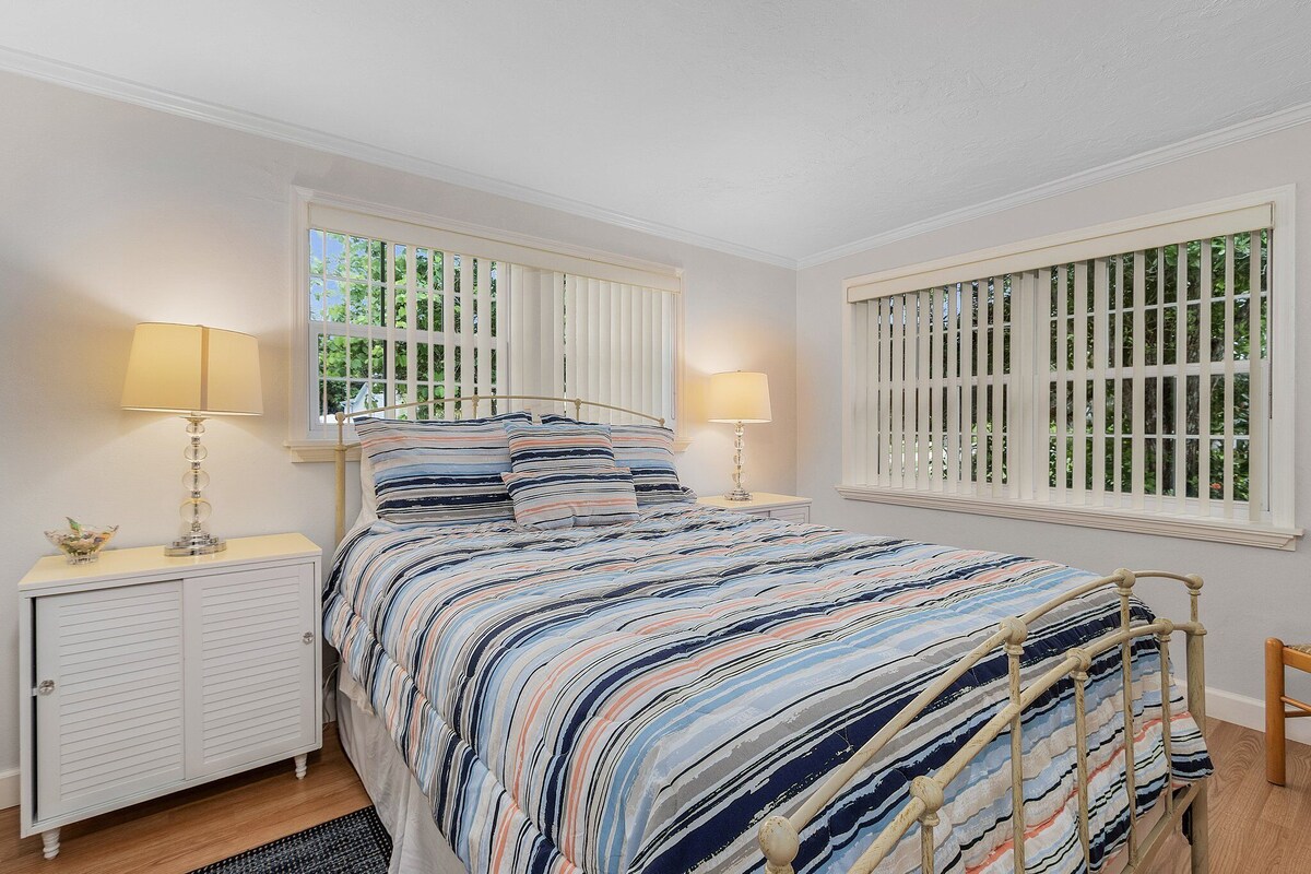 Photo 22 of Spacious 4-bedroom Lake Park house near beaches & downtown. Small Dog Friendly!