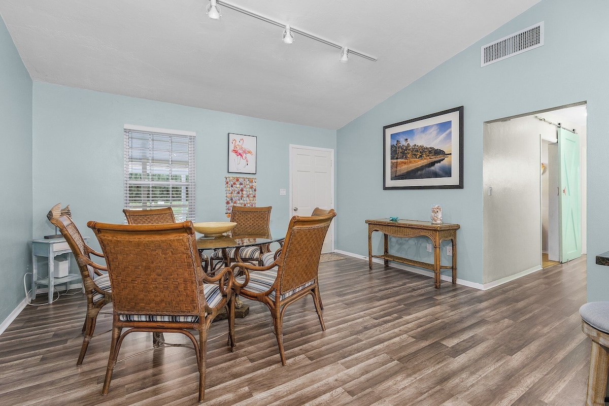 Photo 9 of Spacious 4-bedroom Lake Park house near beaches & downtown. Small Dog Friendly!