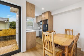 Dining - Ventura Escape Townhouse with Parking and Patio (Mangere, Auckland)