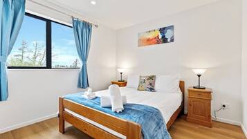 3 bedrooms, desk, iron/ironing board, free WiFi