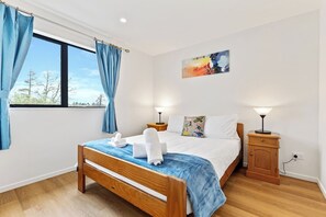 3 Schlafzimmer, Schreibtisch, Bügeleisen/Bügelbrett, kostenloses WLAN