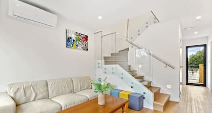 Ventura Serenity Townhouse with Parking and Patio