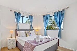 3 室のベッドルーム、デスク、アイロン / アイロン台、WiFi (無料)