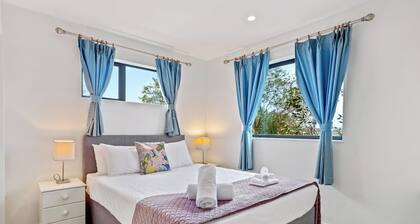 Ventura Haven Townhouse with Parking and Patio