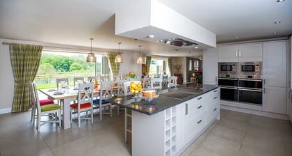 The Rookery - sleeps 20 guests in 9 bedrooms