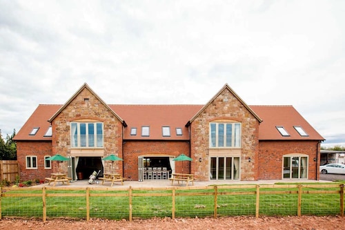 The Rookery - sleeps 20 guests  in 9 bedrooms
