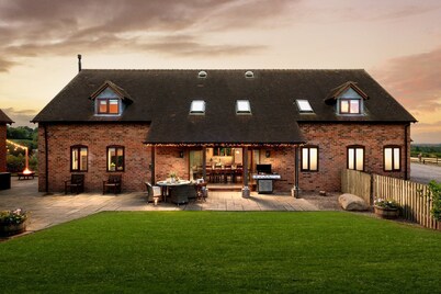 Kingfisher Cottage - sleeps 14 guests  in 6 bedrooms