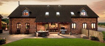 Kingfisher Cottage - sleeps 14 guests in 6 bedrooms