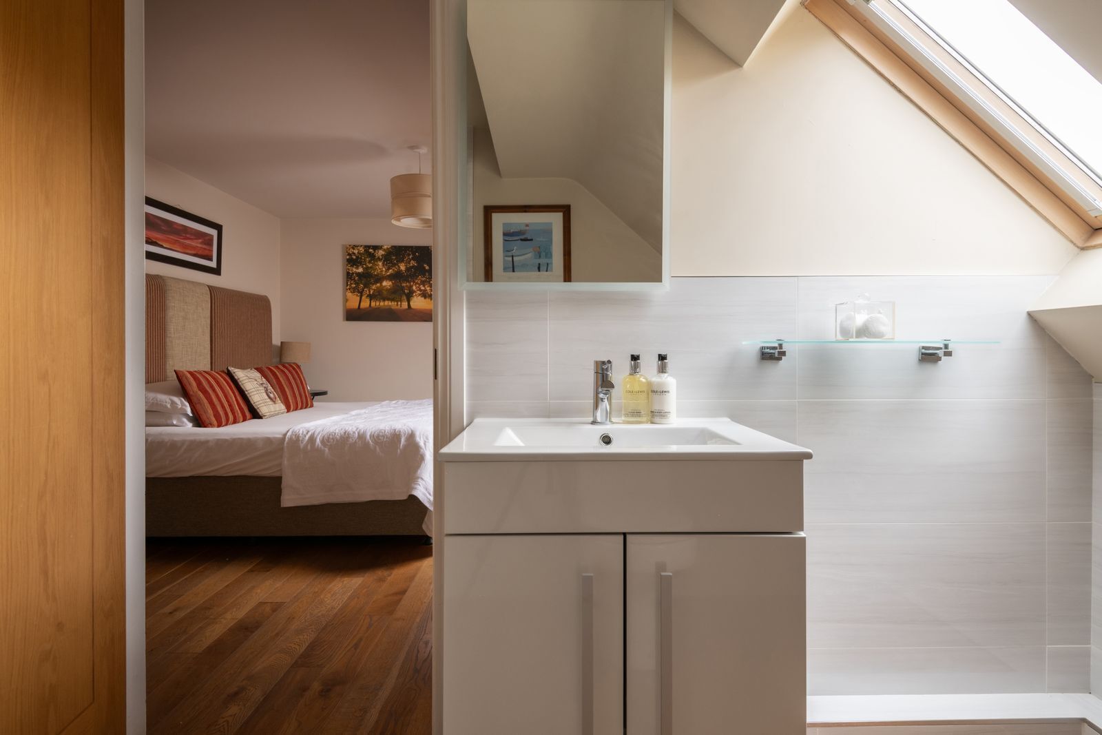 6 bedrooms, iron/ironing board, Internet, bed sheets
