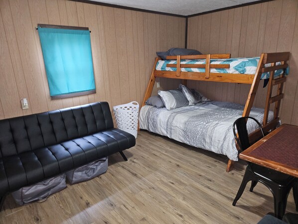 1 bedroom, bed sheets