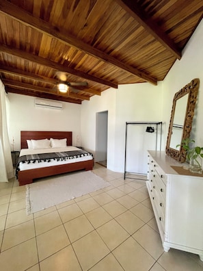 4 quartos, ferros/tábuas de passar roupa, Wi-Fi, roupa de cama