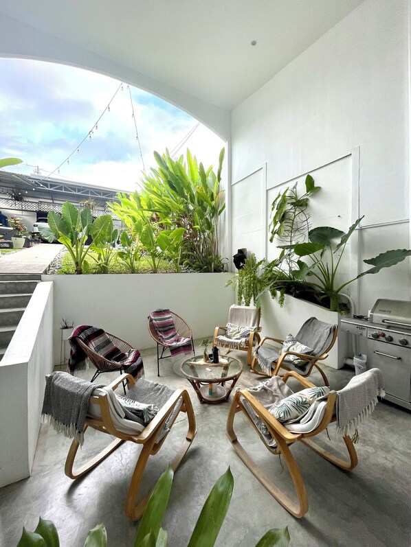 Property grounds - Cozy 4-bedroom house in the heart of Manuel Antonio (Quepos)