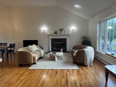 Experience luxury shopping paradise! 4-Bedroom Home & 7 mins to Woodbury Commons