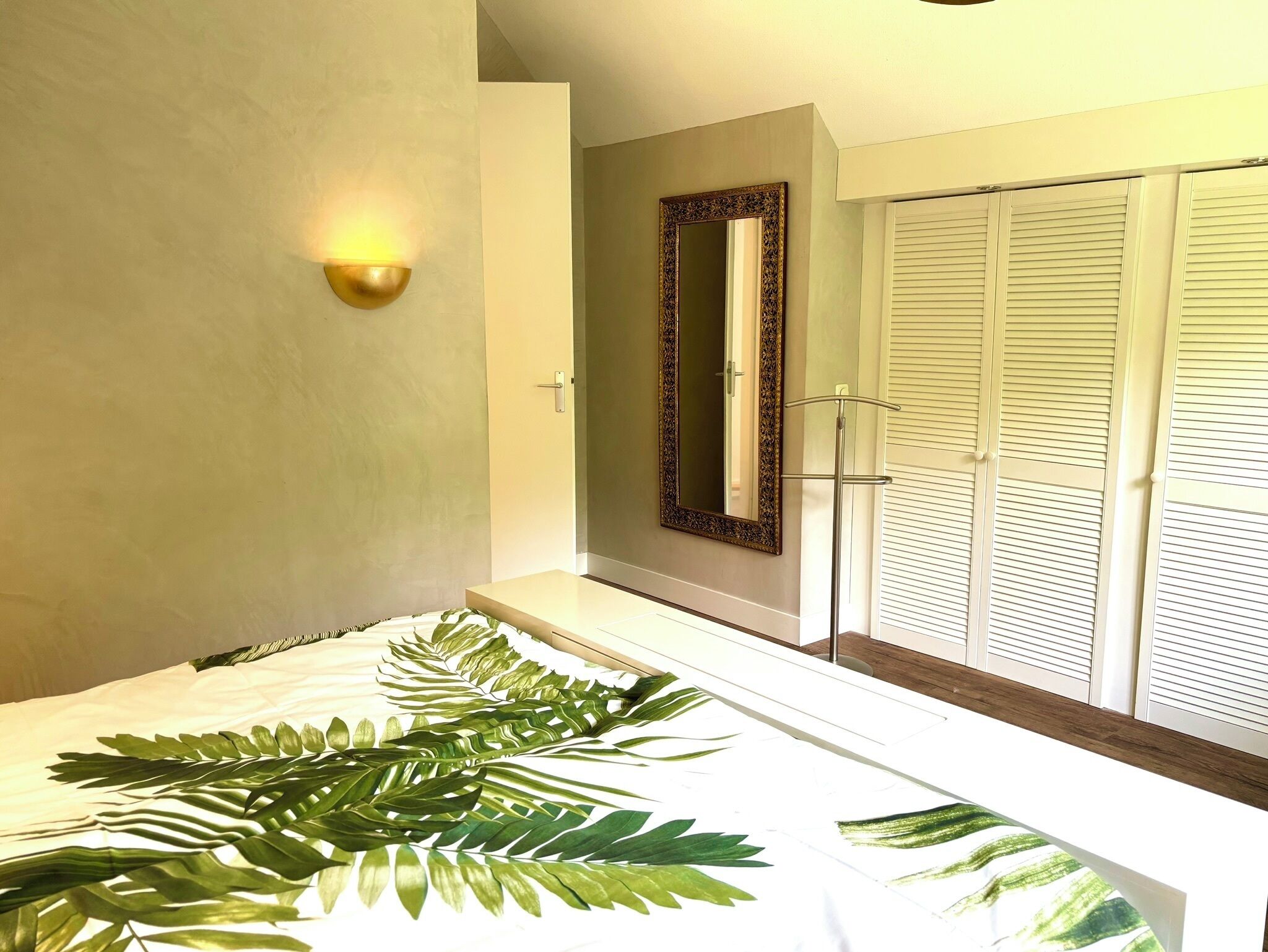 2 slaapkamers, een bureau, een strijkplank/strijkijzer, gratis wifi