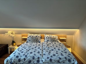 2 bedrooms, desk, iron/ironing board, free WiFi
