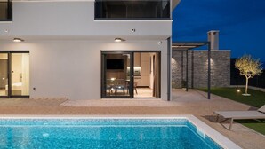 A modern two-story house with a swimming pool, a dining area, and a small garden. - Luxury Villa David 2 heated pool 38m2 bbq Seaview (Podstrana)