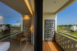 Superior-Doppel- oder -Zweibettzimmer, Stadtblick | Balkon