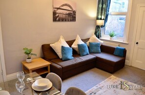 TV - Luke Stays - Sandringham (South Gosforth)