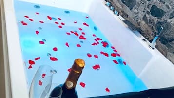 Suite, bagno privato | Una scrivania, Wi-Fi gratuito