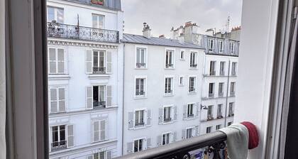 CHARMANT ET LUMINEUX 2 PIĂCES EN PLEIN COEUR DE PARIS