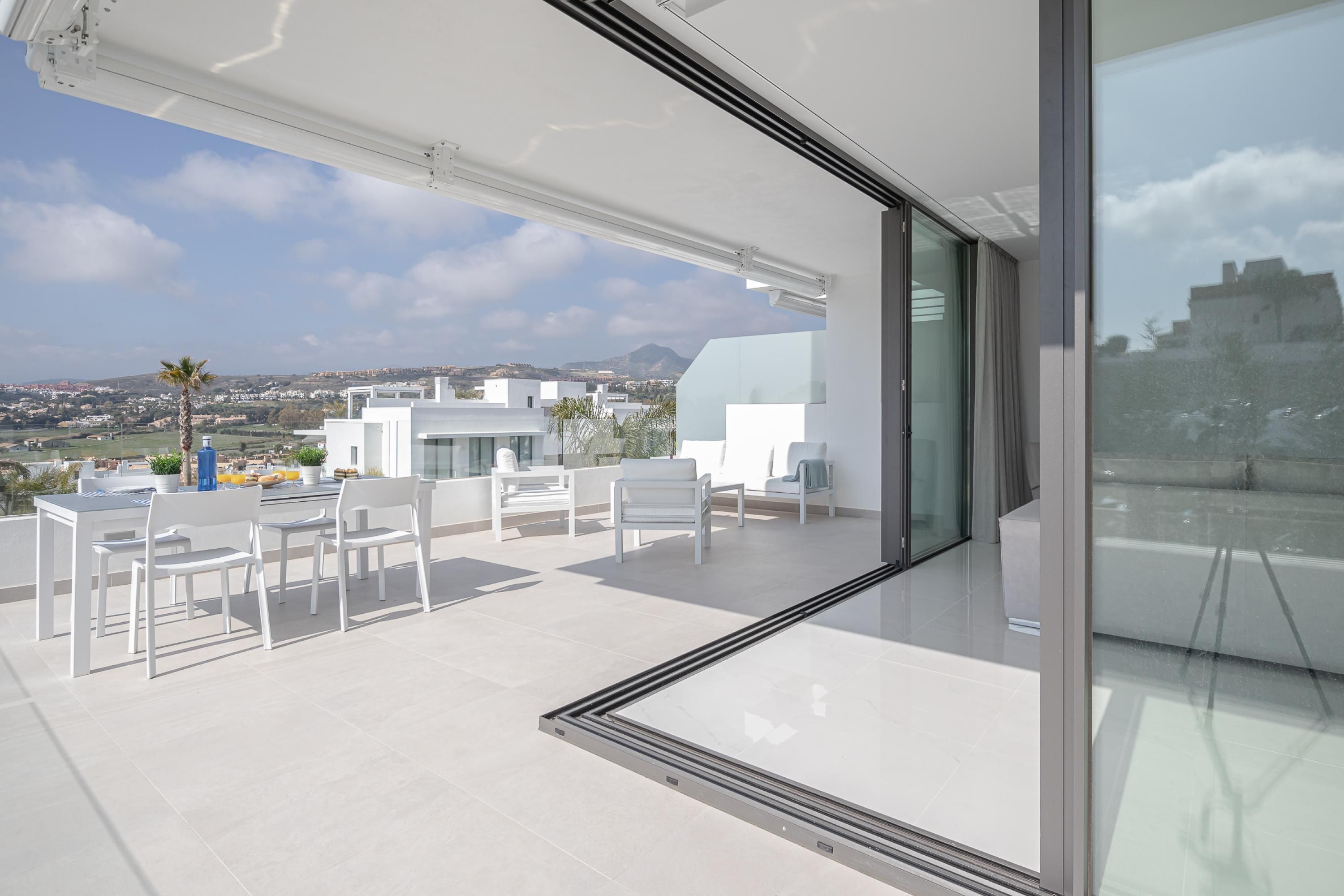 3 عدّة غرف نوم وخدمة الإنترنت