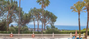 Calahonda Elegance With Pool And Sea View