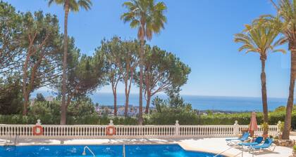 Calahonda Elegance With Pool And Sea View