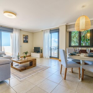 Apartment | 2 bedrooms, Internet - Sunset Seaview Corner With Pool (Estepona)