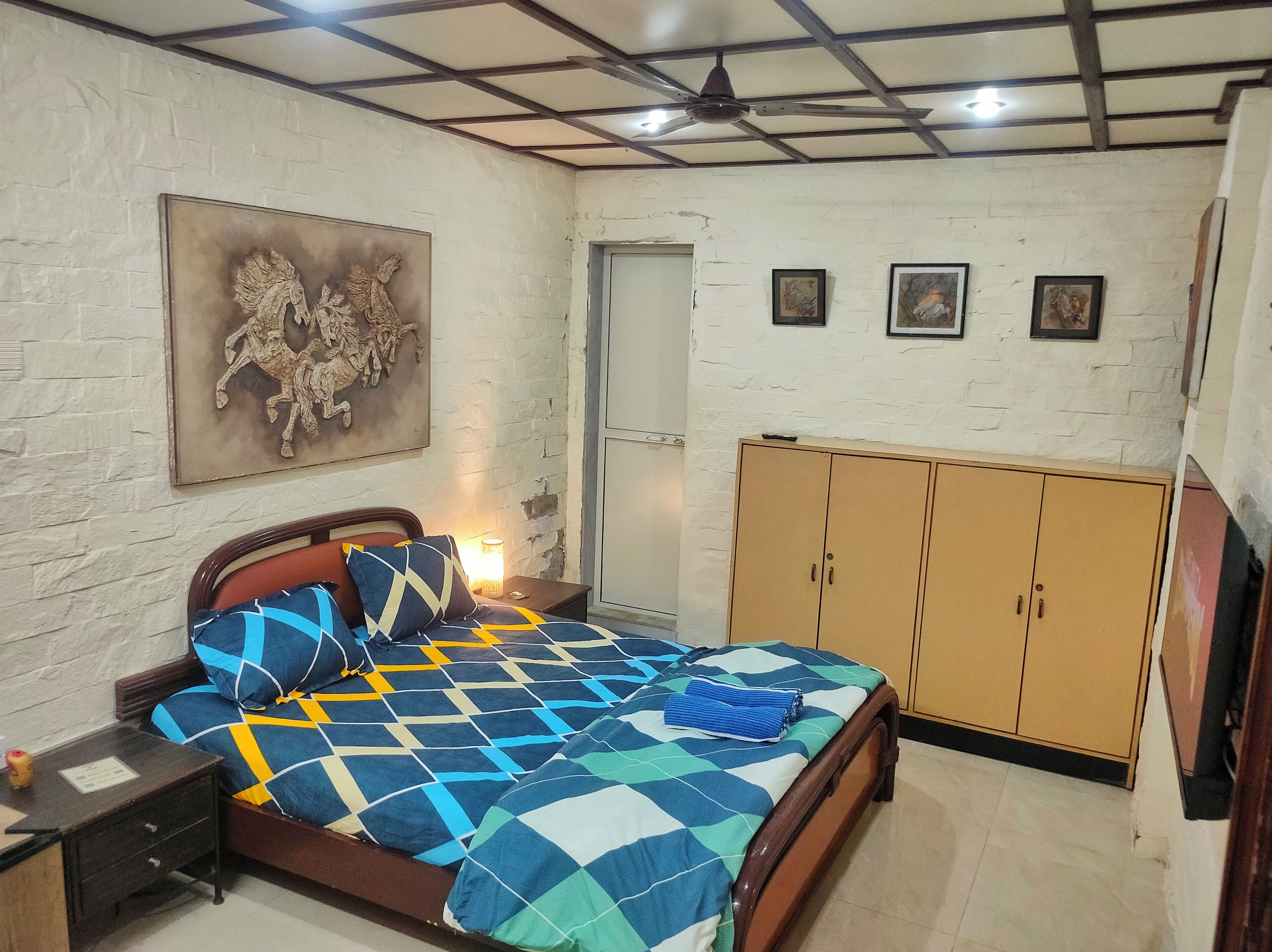 1 chambre, bureau, fer et planche à repasser, Wi-Fi gratuit