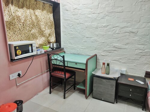 Cozy Ivory Room in Juhu, Mumbai.