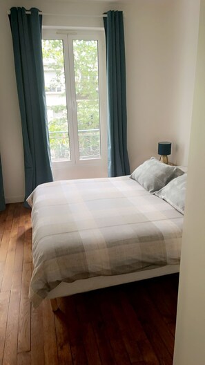 1 dormitorio, tabla de planchar con plancha, wifi y ropa de cama