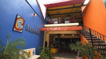 Vista frontal de la propiedad