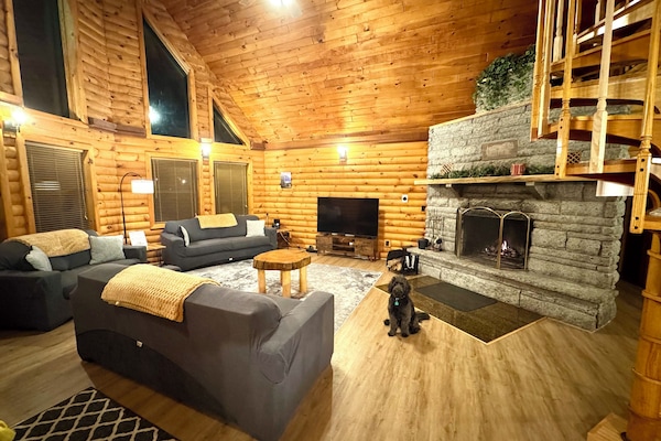 Smart TV, fireplace