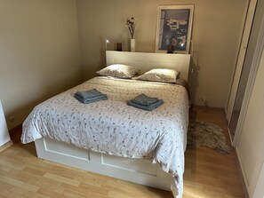 3 bedrooms, iron/ironing board, WiFi