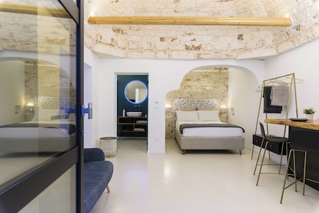 Apartment | Living area | 35-inch TV with digital channels