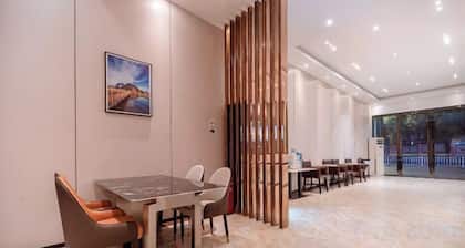 Huajing Hotel(Yulin Miaoyuan)