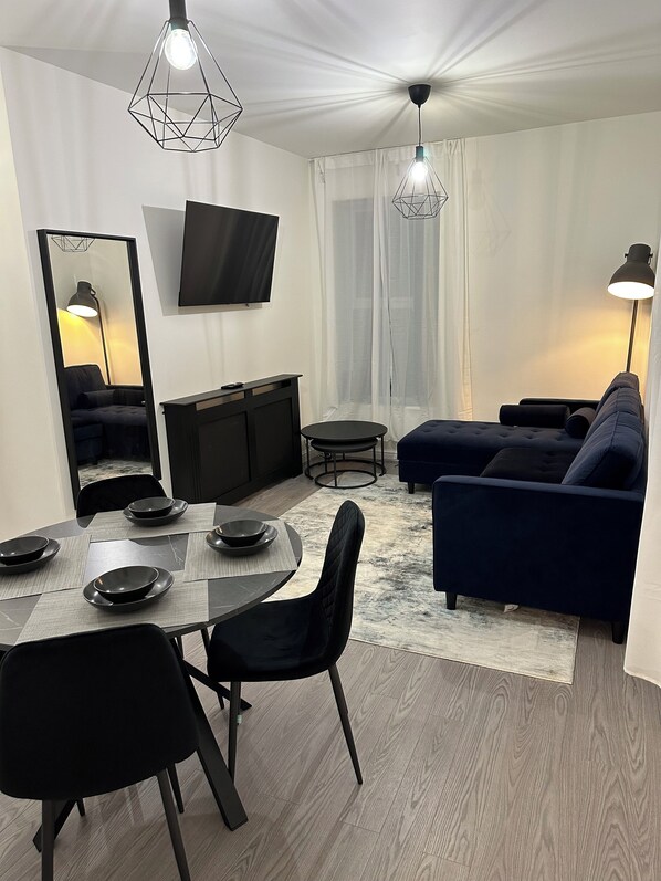 Interior - Modern Apartment, 1km from city! (Newcastle upon Tyne)