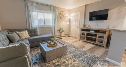 Lake Views, Cozy 2-bedroom condo newly remodeled, downtown Escanaba