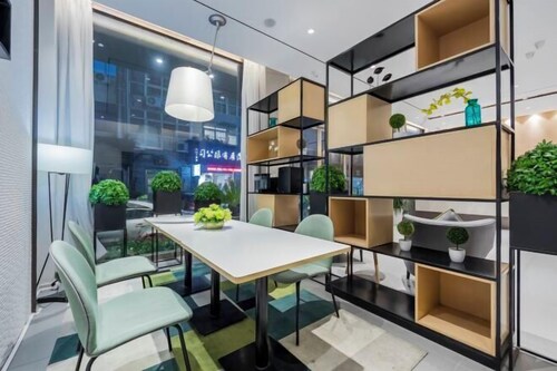 Homeinn Selected Hotel (Lishui High-Speed Railway Station Wanda Plaza)