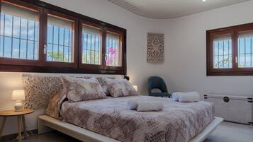 5 slaapkamers, een strijkplank/strijkijzer, wifi, beddengoed