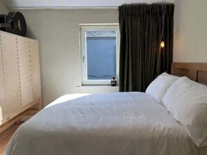 3 chambres, fer et planche à repasser, accès à Internet, literie fournie