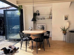 Dining - Sunlit, Designer Haven in Trendy Neighbourhood (Dublin)